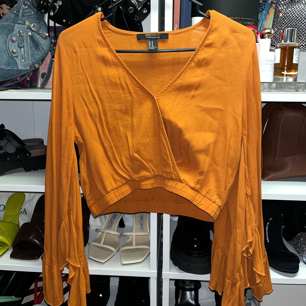 Forever 21 flair sleeve blouse crop top